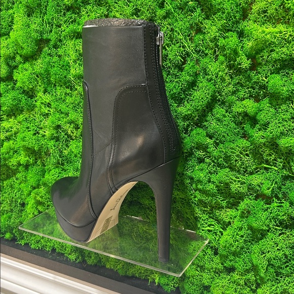 Sam Edelman Alyssa Stretch Leather Bootie - Picture 11 of 16